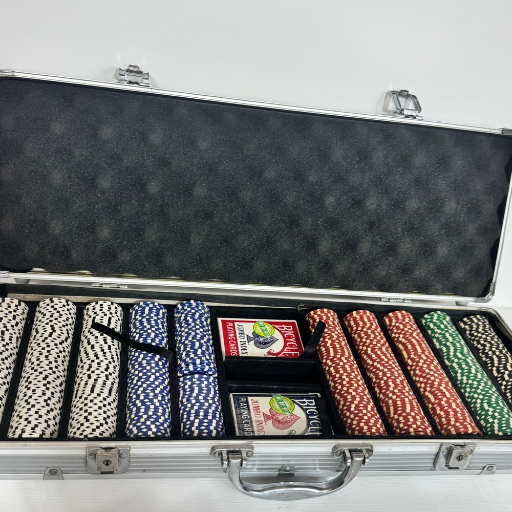 Poker chip set with 500 chips 2 decks Bicycle cards and aluminum case silver